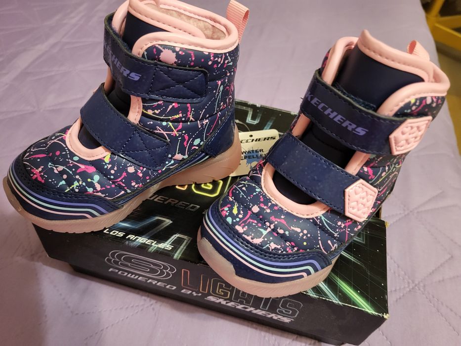 Продам зимові чоботи LIGHTS SKECHERS