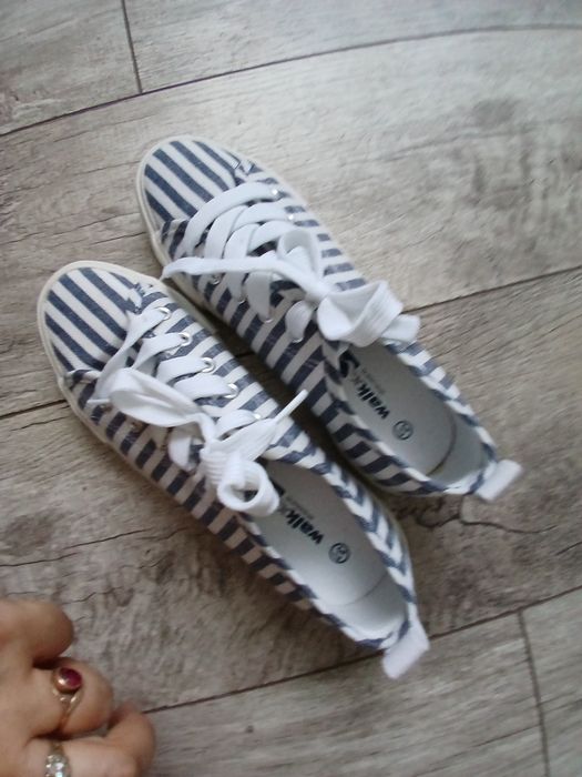 Buty sneakersy halówki trampki 37