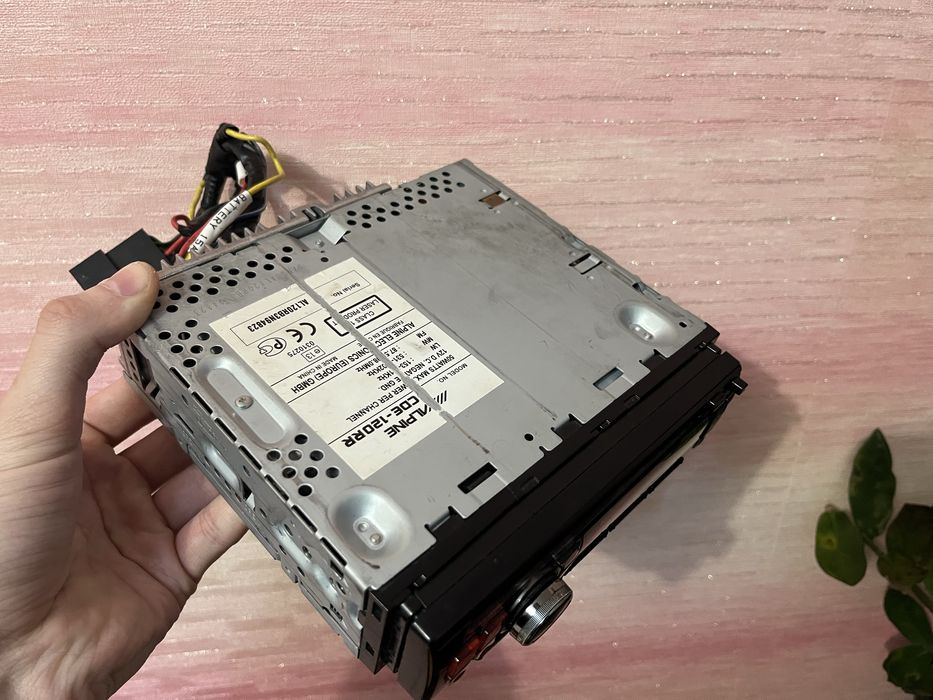 Alpine CDE-120RR (pioneer clarion sony)