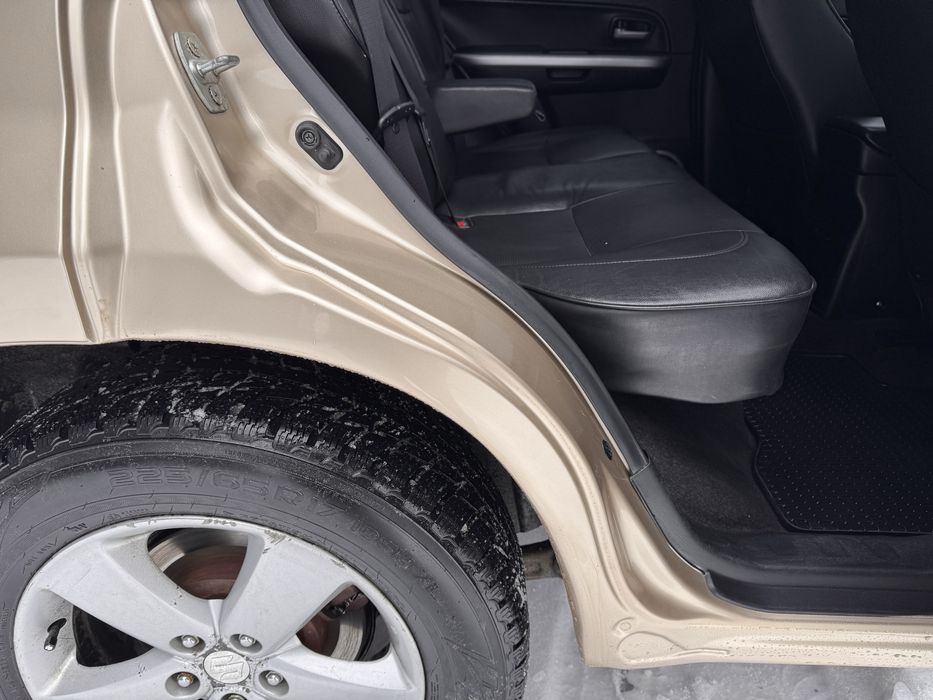 Продается SUZUKI GRAND VITARA 2008 год  рестайлинговая 2.4 бензин 4x4