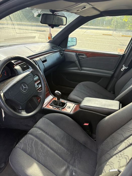 Mercedes E290  td