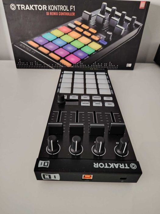 Traktor Kontrol F1 (Caixa + Bolsa Oficial)