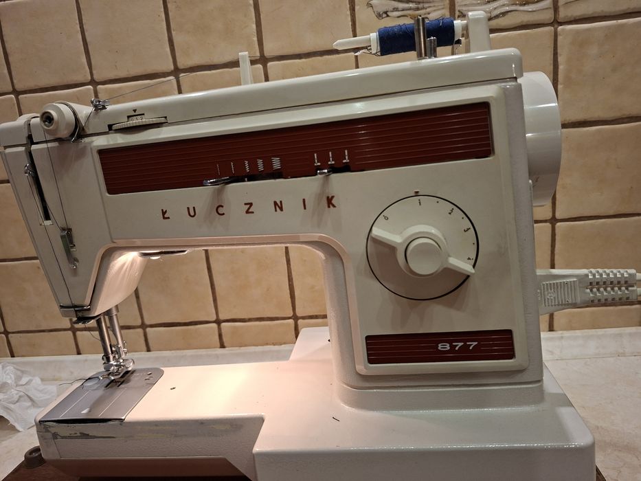 Maszyna do szycia łucznik  877