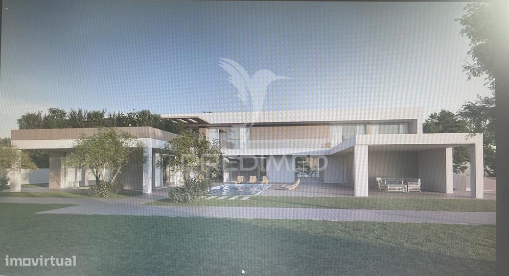 Moradia de Luxo com Projeto Aprovado em Fátima