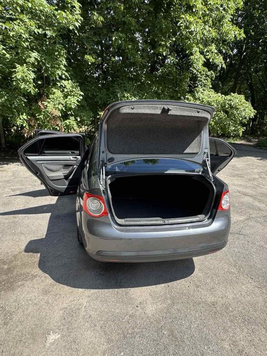 Volkswagen Jetta 5 (2006)