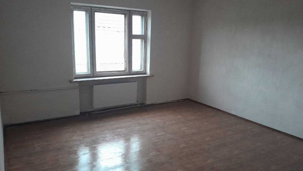 Продам дом в Житомире  ( 270 м² | 10 соток | Сад , огород | 2 гаража )