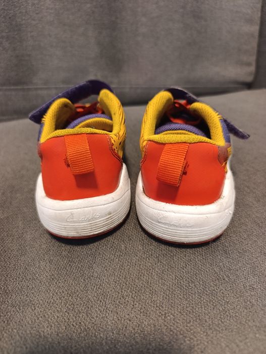 Дитячі кросівки clarks