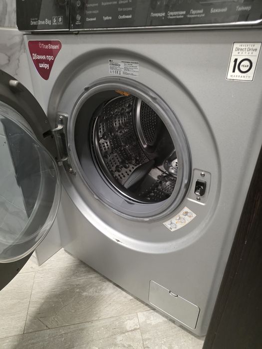 Продам б/у пральну машинку LG на 8кг