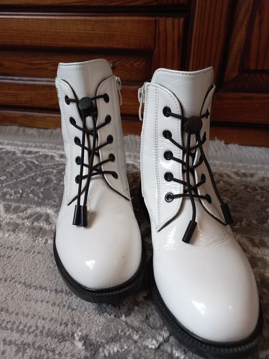 Продам черевички.