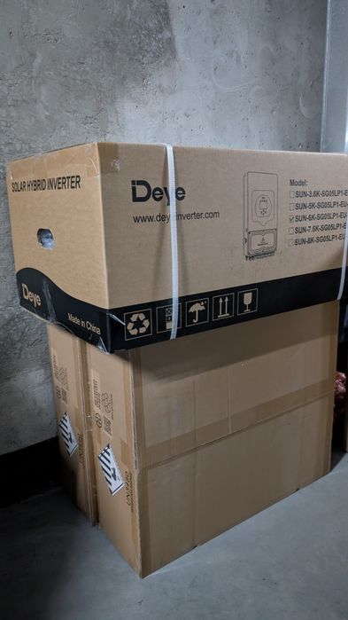 В наявності. Інвертор Deye  SUN-6K-SG05LP1-AM2-P