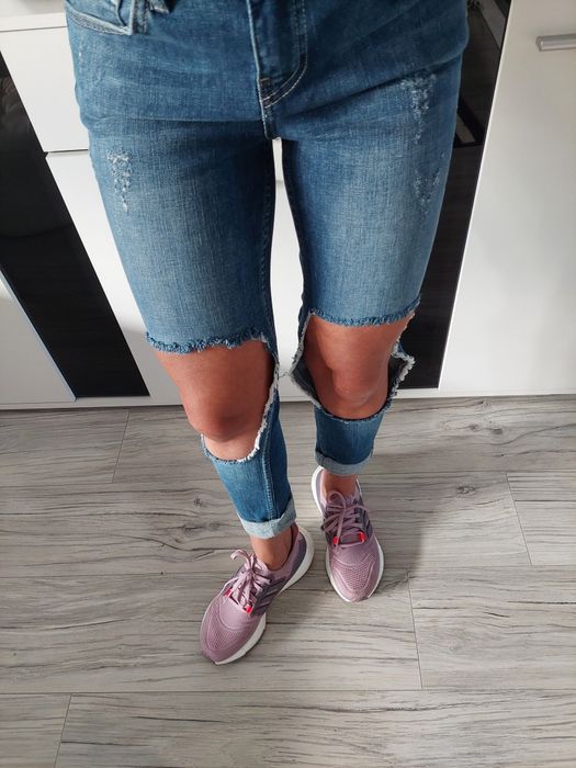 Spodnie jeans z dziurami,nowe,r.S