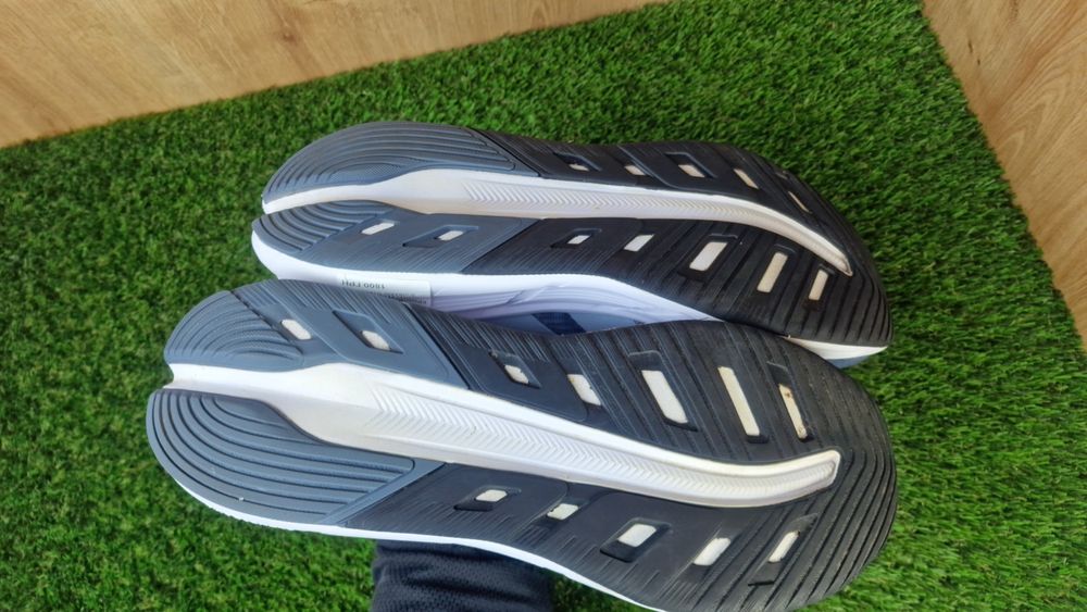 Adidas Questar 3 Running. Розмір 47 1/3
