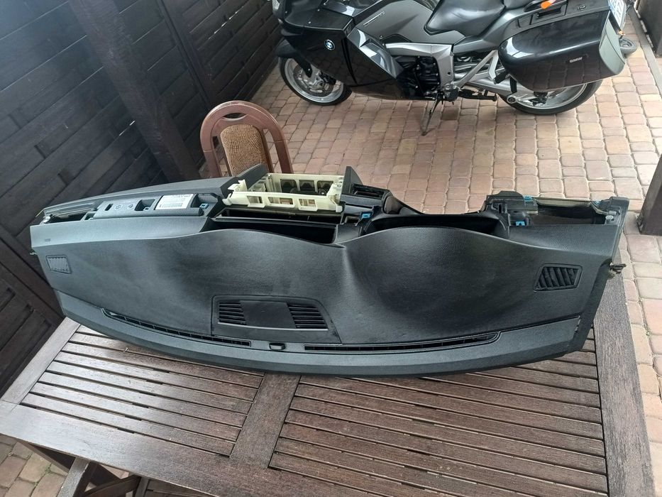 BMW E90 E91 E92 E93 deska rozdzielcza konsola navi europa czarna