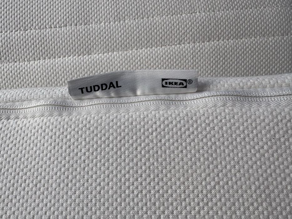 Colchao + capa com fecho ecler - Ikea 2,00 x ,90 x 5  cms altura
