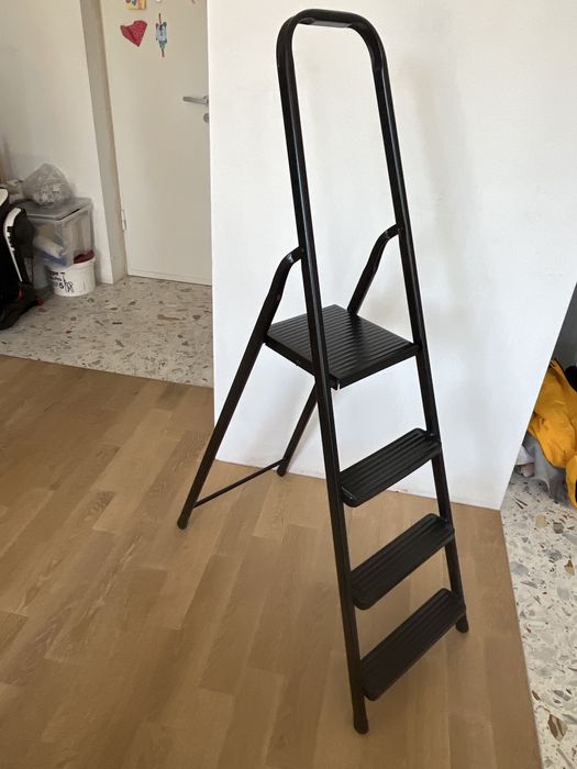 Drabina 4 stopniowa stalowa