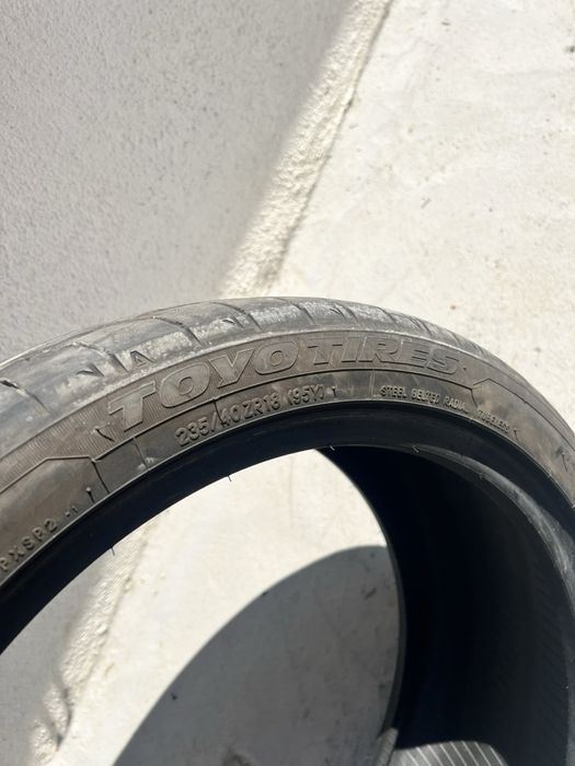 235/40/18 Toyo Tires 2 pneus