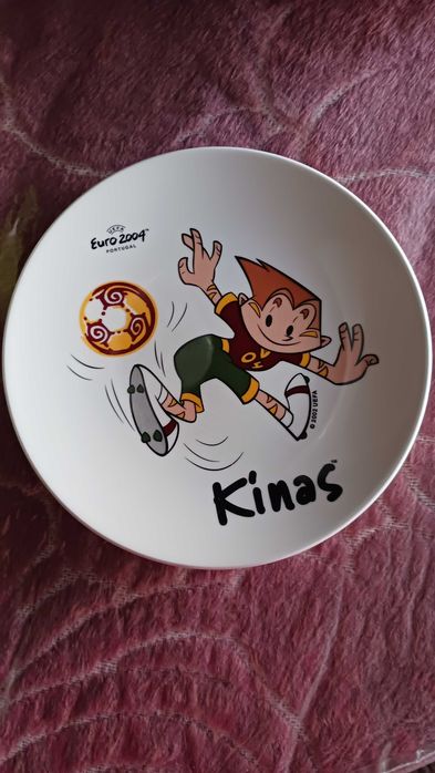 Euro 2004 - gifts oficiais (relógio Swatch, prato Vista Alegre e pin)