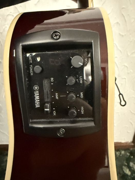 Yamaha APX 600 ( Ambar )