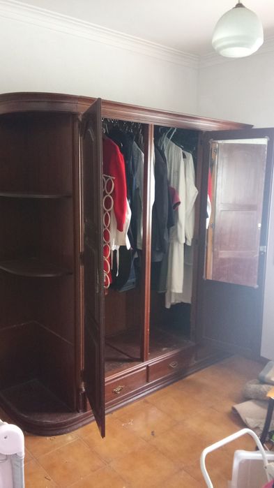 ROUPEIRO Quarto Muita Arrumação. 4 Fotos
