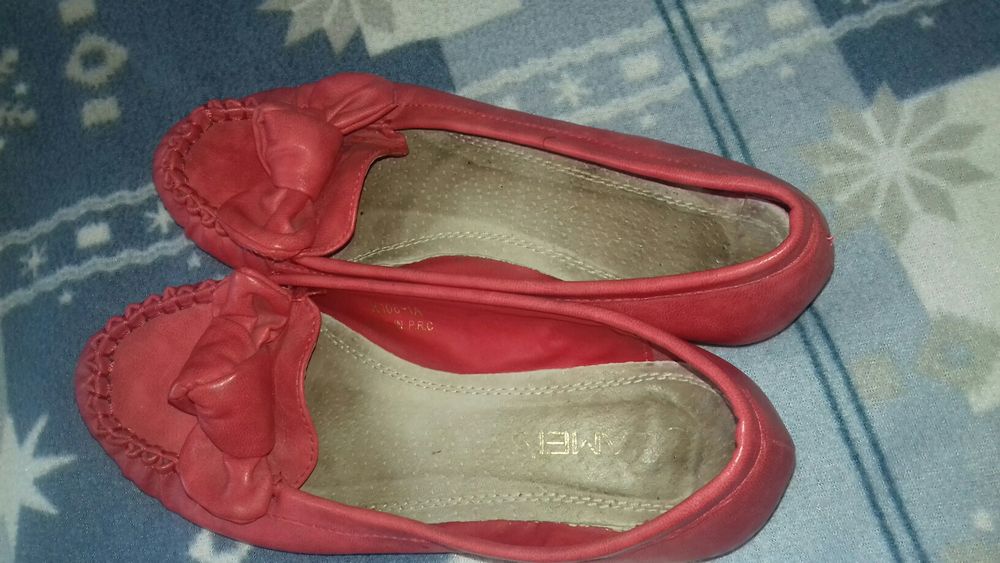 mokasyny czerwone 37