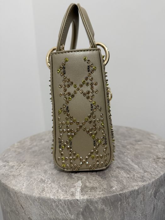 Dior Mini Lady Dior Cannage com Cristais – Bege/Champagne