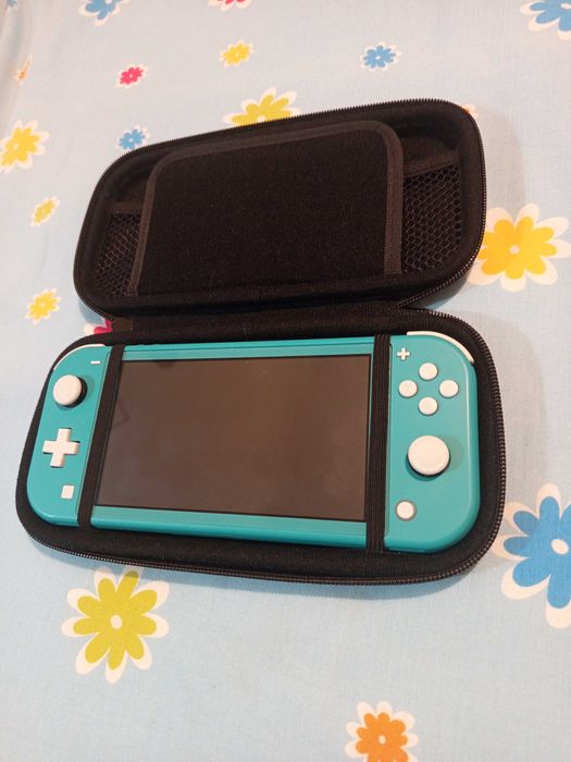Nintendo Switch Lite + 3 Jogos