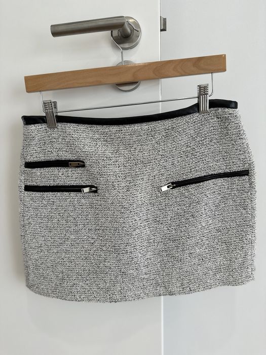Minissaia Zara preta e branca, tamanho S/M