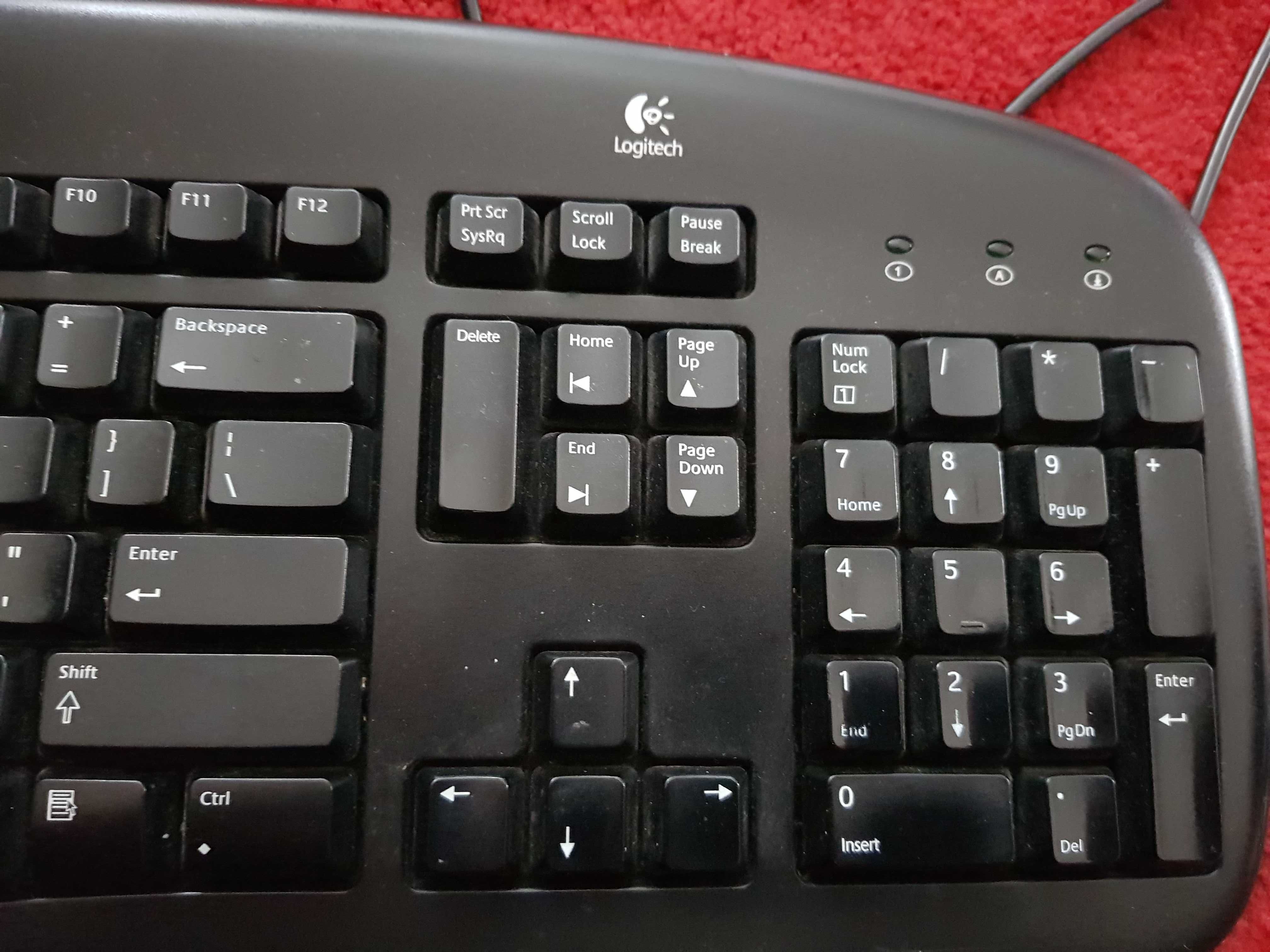 Clavier filaire NEC PS/2 Logitech Deluxe Keyboard Y-SU61