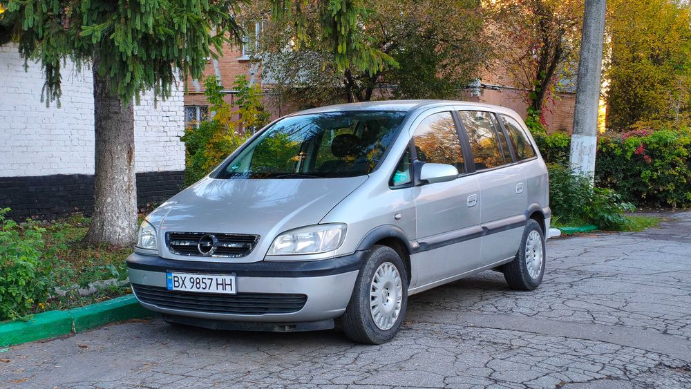 Авто Opel Zafira 1.8