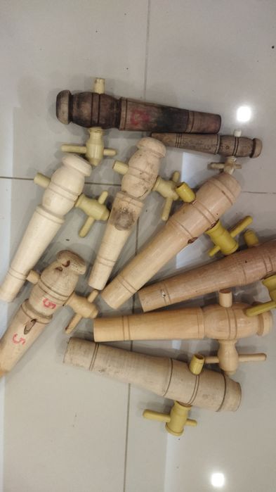 Torneira e rolhas em plastico