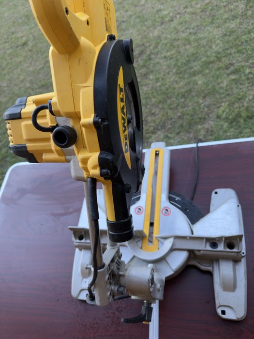 Dewalt DWS 773 (торцовка)