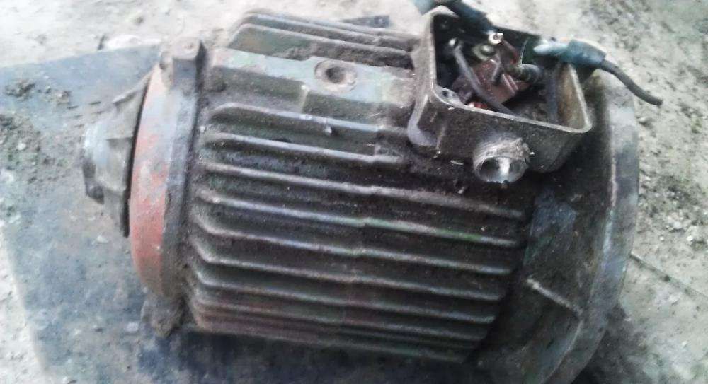 электродвигатель 2.2квт.940оборотов.