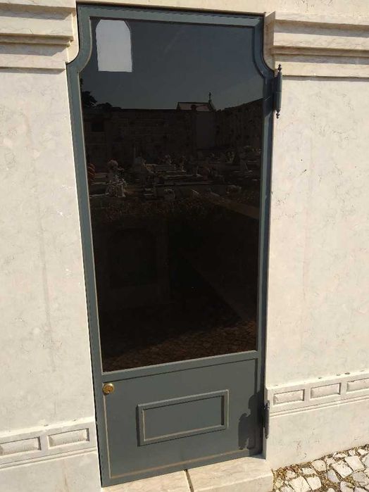 Jazigo Familiar 8 a 12 Lugares - Cemitério de Carnaxide (Oeiras)