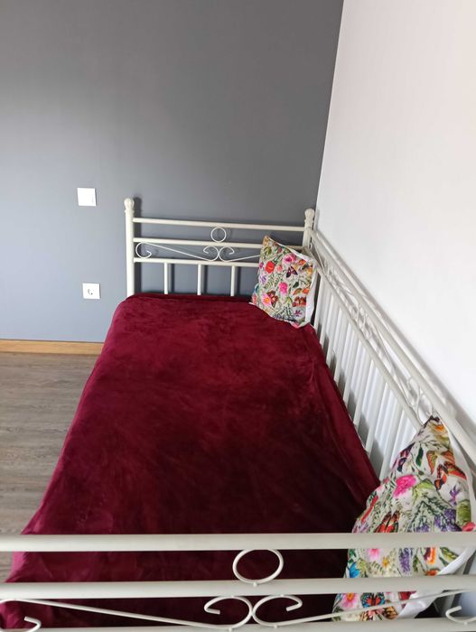 Cama de ferro branca