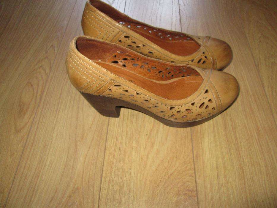 Sapatos Novos em pele