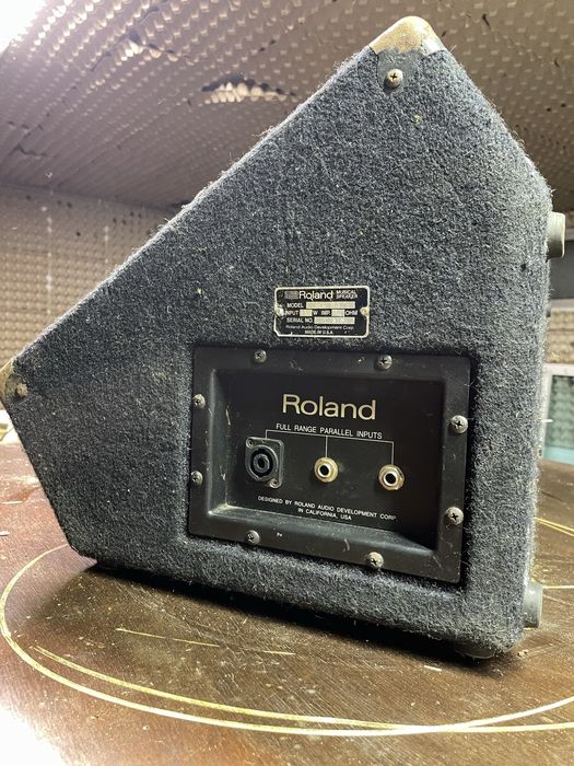 2 Monitores de palco Roland +  Speaker Amp de baixo ADA* + 2 Colunas