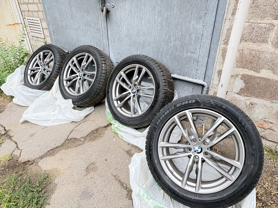 Продам оригінальні диски BMW Style 698M.  Підходять на BMW G01 та G02. R19