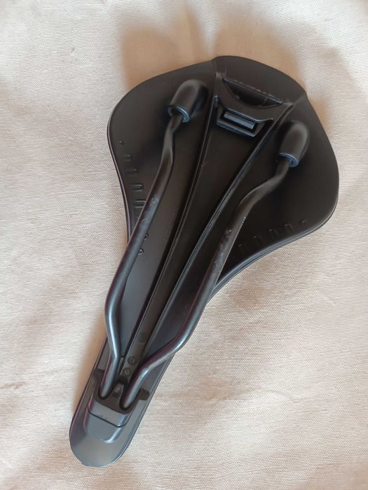 Siodełko Fizik Antares R5 versus evo