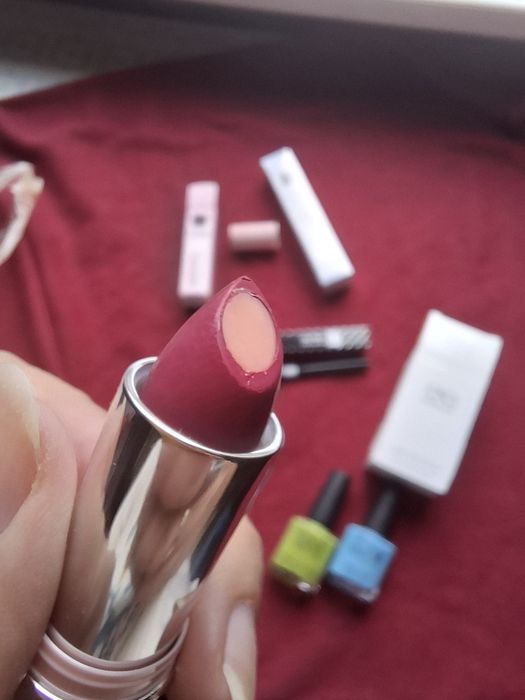Косметика Avon  ейвон