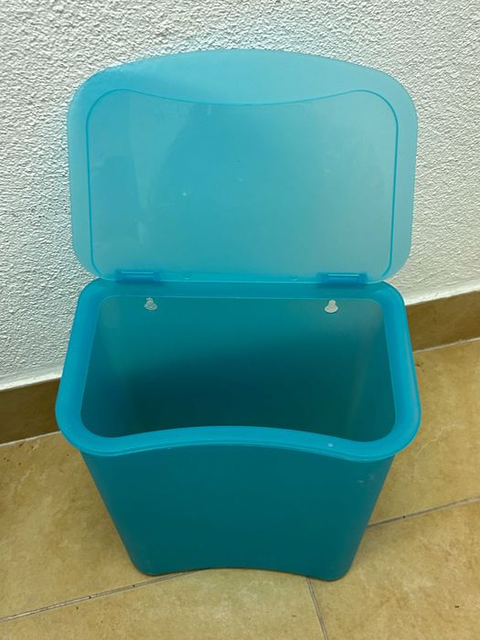 Lote de baldes e caixas