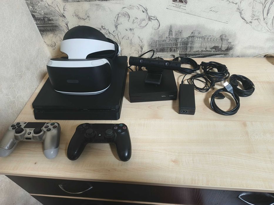PS4 + VR + 9 игр + 2 геймпада, почти идеал