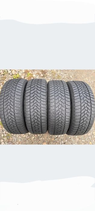 Opony zimowe Dunlop 205/60/16.
