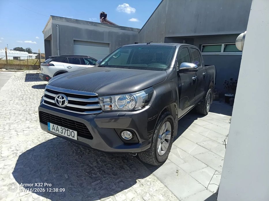 Toyota Hilux 2.4 D-4D 2WD CD Tracker