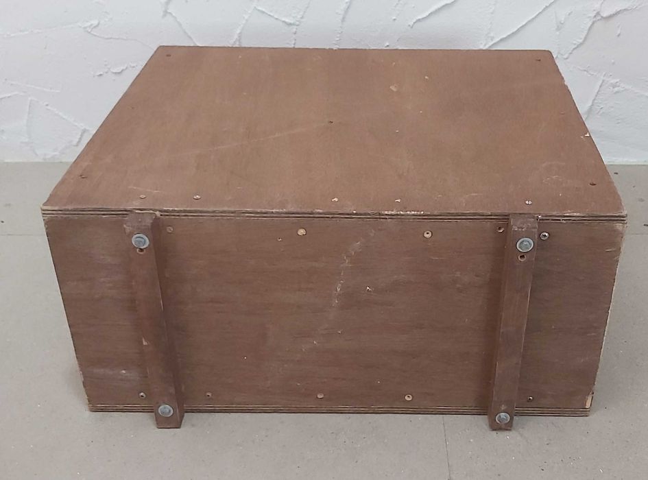 Skrzynia drewniana, pojemnik z przykrywką