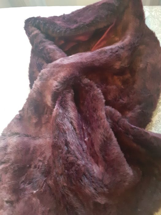 Blusão e estola da Armani em pêlo sintético