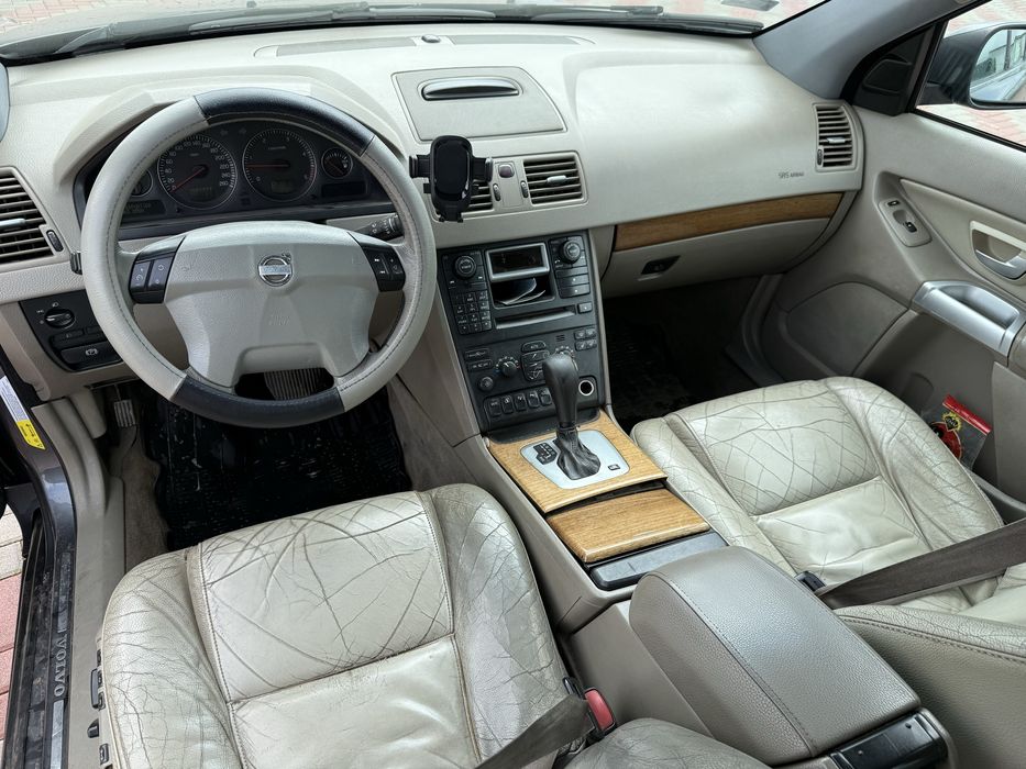 Продам Volvo XC90