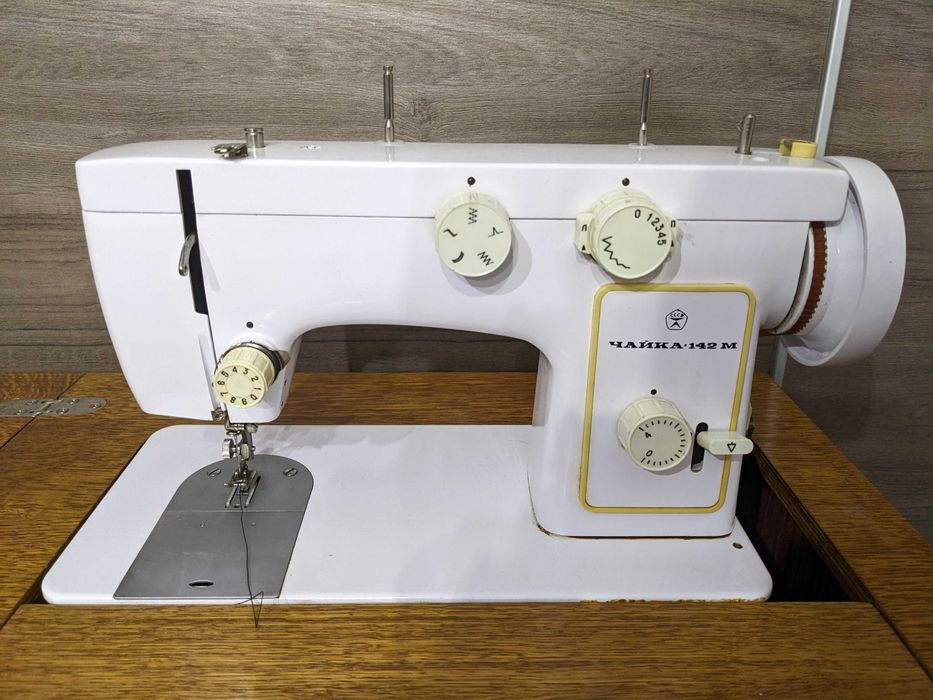 Швейна машинка Чайка 142 М