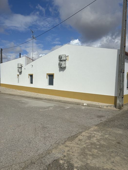 Aplicação de Microcimento,capoto,cortiça projetada e betao a vista