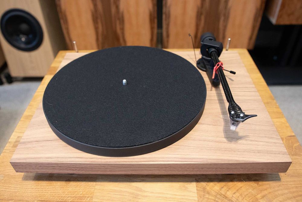 Gramofon Pro-Ject Debut EVO 2 (walnut)