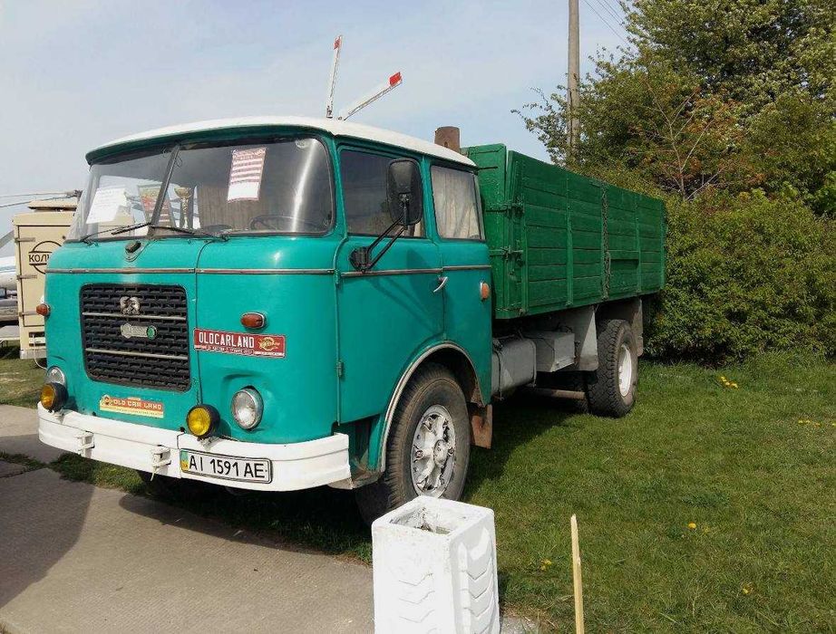 Продам ретро вантажівку SKODA 706